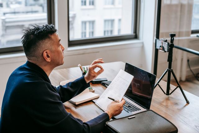 Webinaire B2B : du choix du sujet à la conversion des participants en clients Webinaire B2B : du choix du sujet à la conversion des participants en clients